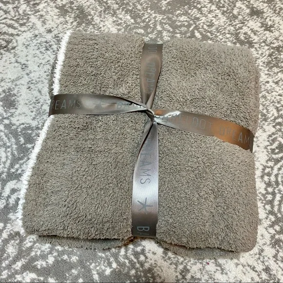 BAREFOOT DREAMS CozyChic Contrast Tip Throw Blanket New - Picture 3 of 8